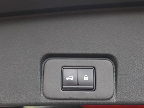Certified 2025 Nissan Rogue Platinum FWD image 34