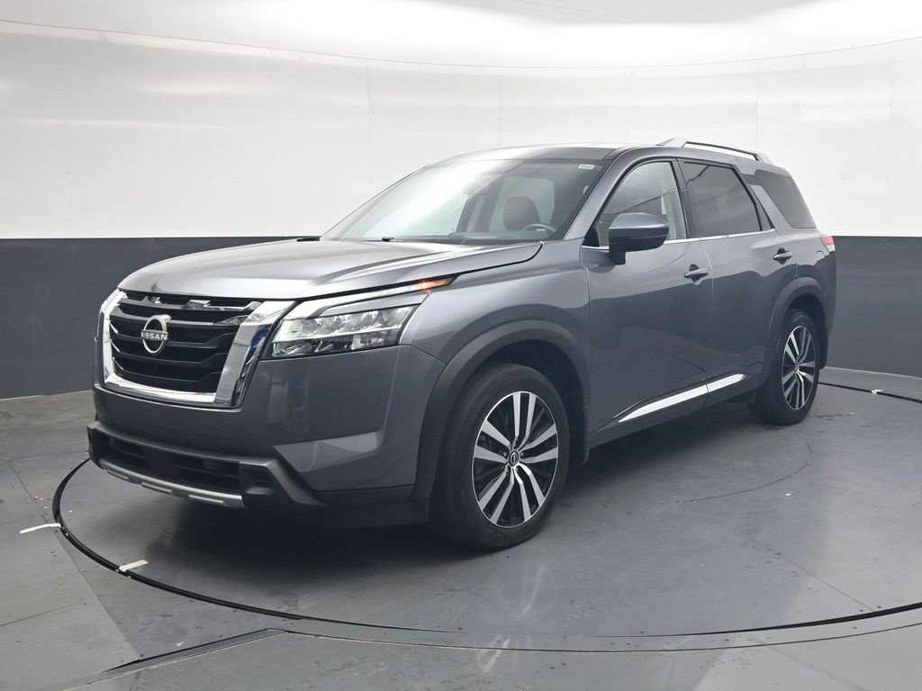 Used 2024 Nissan Pathfinder Platinum w/ Cargo Package FWD image 8