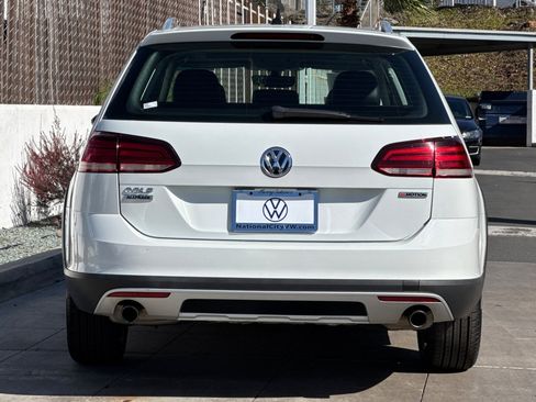 Certified 2019 Volkswagen Golf Alltrack SE image 6