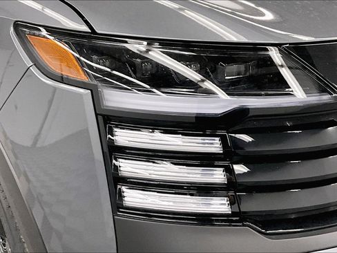 New 2025 Nissan Kicks SR w/ SR Premium Package FWD image 30