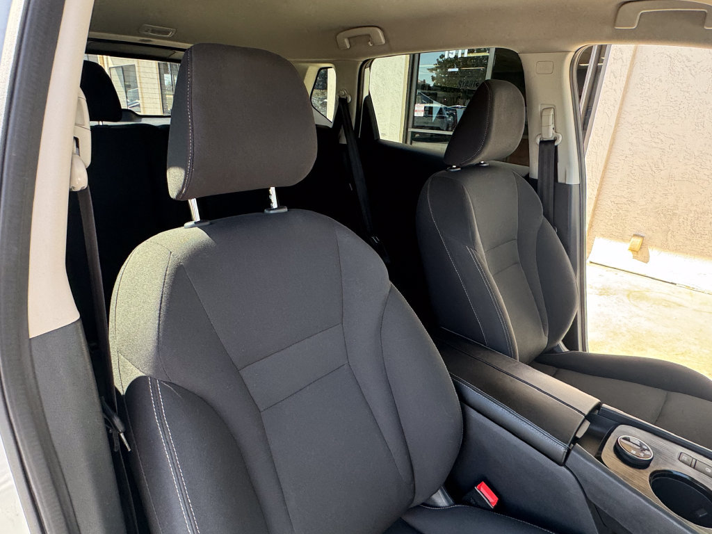 Used 2024 Nissan Rogue S AWD/4WD image 21