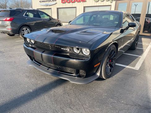 Used 2016 Dodge Challenger SRT Hellcat image 1