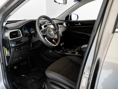 Used 2018 Kia Sorento LX AWD/4WD image 2