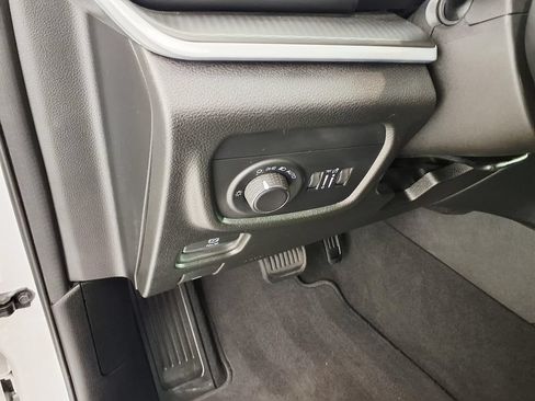 Used 2024 Jeep Grand Cherokee Altitude AWD/4WD image 16