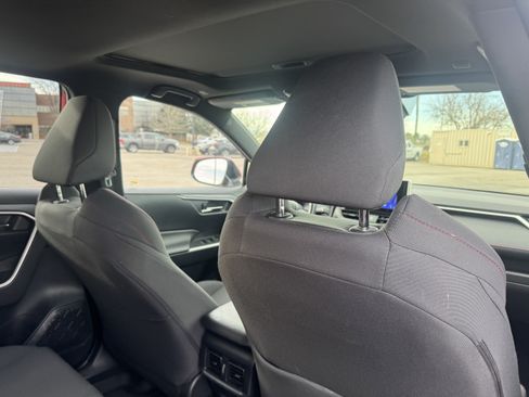 Used 2023 Toyota RAV4 SE w/ Weather & Moonroof Package image 17