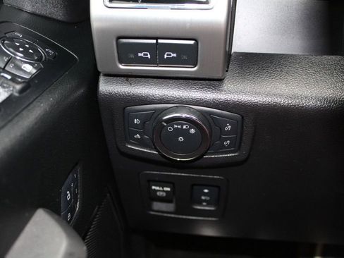 Used 2018 Ford F150 Platinum w/ Equipment Group 701A Luxury image 38