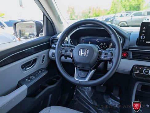 Used 2025 Honda Pilot Elite image 2