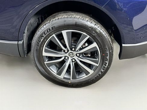 Certified 2024 Toyota Venza LE image 9