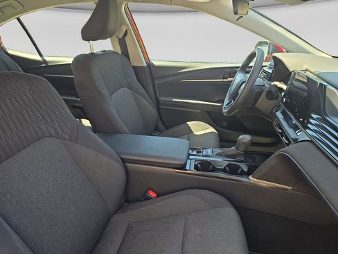 Used 2025 Toyota Camry SE FWD image 17