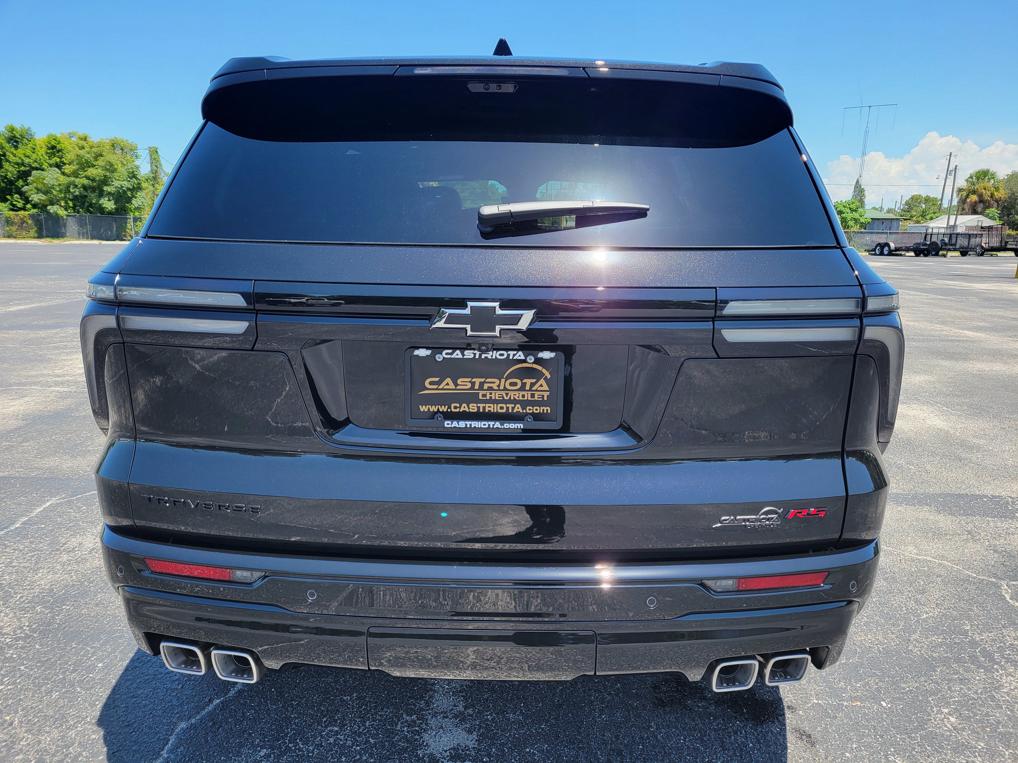 New 2027 Chevrolet Traverse RS w/ LPO, Floor Liner Package FWD image 6