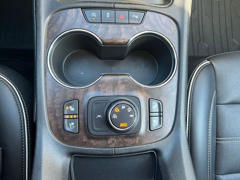 Used 2023 GMC Acadia Denali image 34