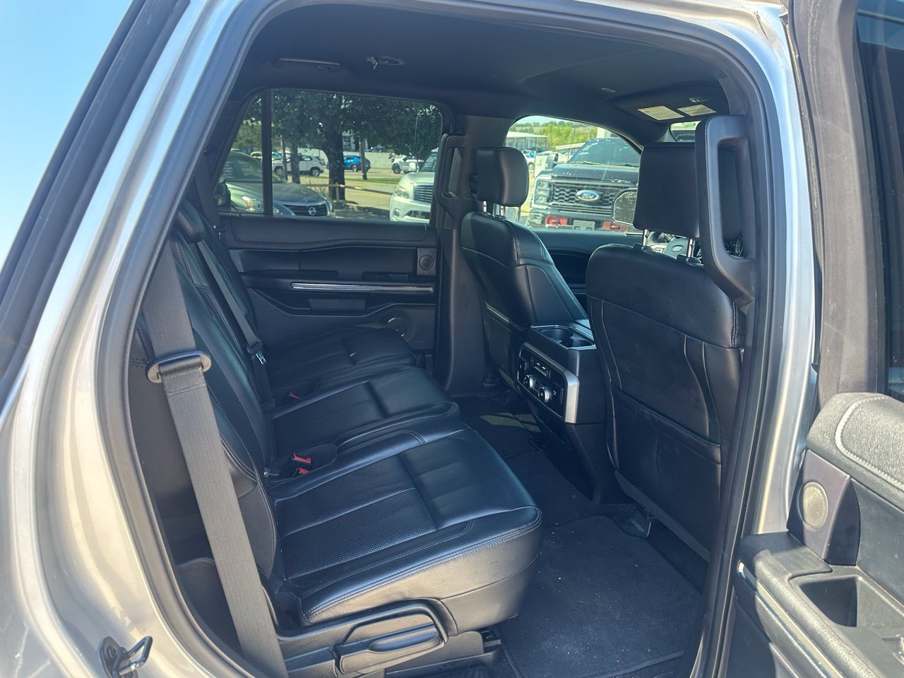 Used 2019 Ford Expedition XLT w/ Equipment Group 202A RWD image 2