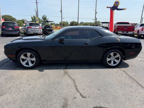 Used 2016 Dodge Challenger SXT RWD image 17