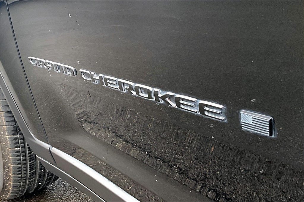 Used 2024 Jeep Grand Cherokee Altitude AWD/4WD image 8