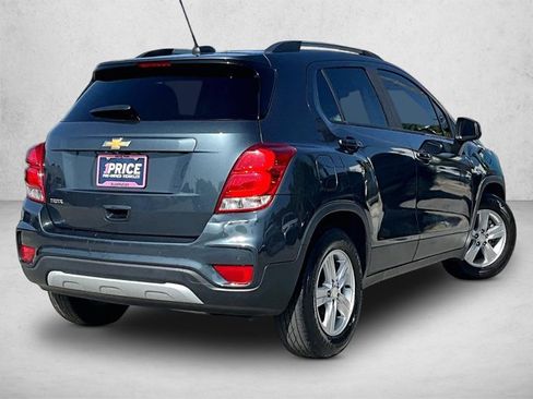 Used 2021 Chevrolet Trax LT w/ Driver Confidence Package FWD image 2