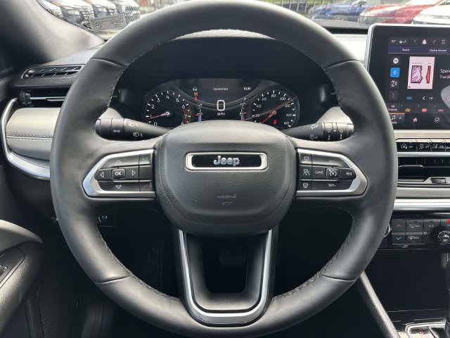 Used 2025 Jeep Compass Limited AWD/4WD image 22