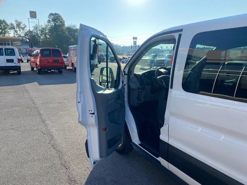 Used 2016 Ford Transit 150 XL RWD image 7