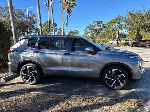 Used 2024 Mitsubishi Outlander SE image 6