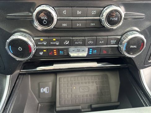 Used 2022 Ford F150 Raptor w/ Equipment Group 801A High AWD/4WD image 40