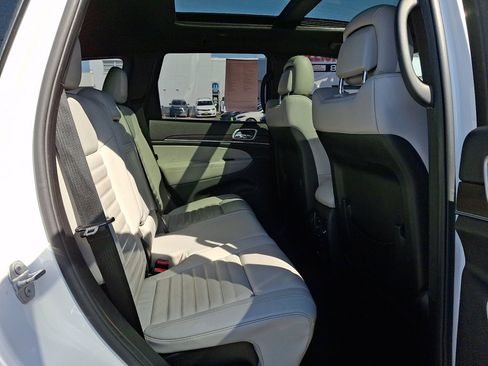 Used 2018 Jeep Grand Cherokee Limited AWD/4WD image 10