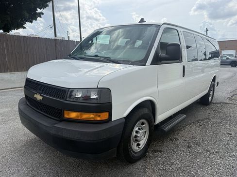 Used 2018 Chevrolet Express 3500 LS RWD image 2