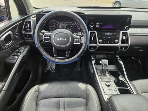 Used 2022 Kia Sorento S w/ Panoramic Sunroof Package FWD image 12