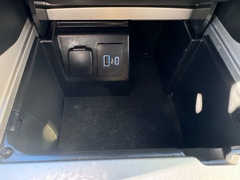 Used 2021 Ford Explorer XLT w/ Equipment Group 202A image 27