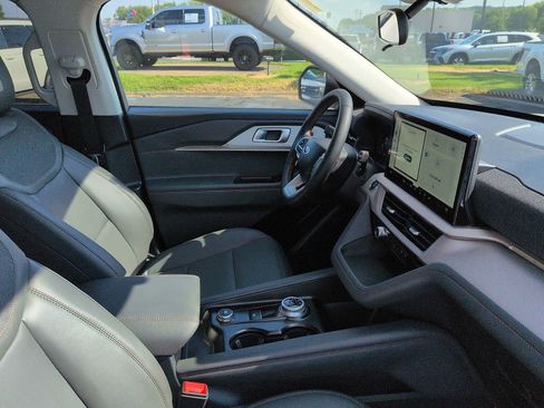 New 2026 Ford Explorer Active w/ Active Comfort Package AWD/4WD image 10
