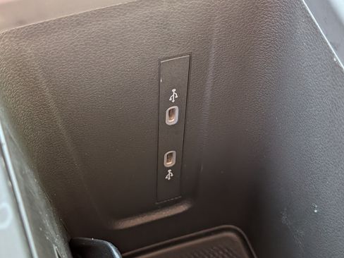 Certified 2026 Volkswagen Tiguan SE R-Line AWD/4WD image 29