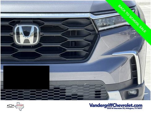 Used 2025 Honda Pilot Touring image 8