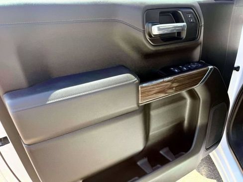 Used 2021 Chevrolet Silverado 1500 LT Trail Boss w/ Bed Protection Package AWD/4WD image 17
