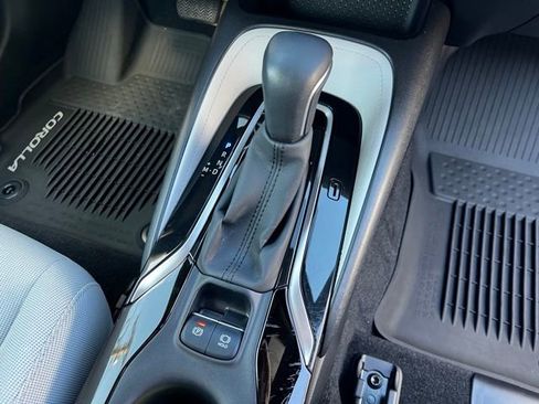 Used 2021 Toyota Corolla SE w/ SE Preferred Package image 9
