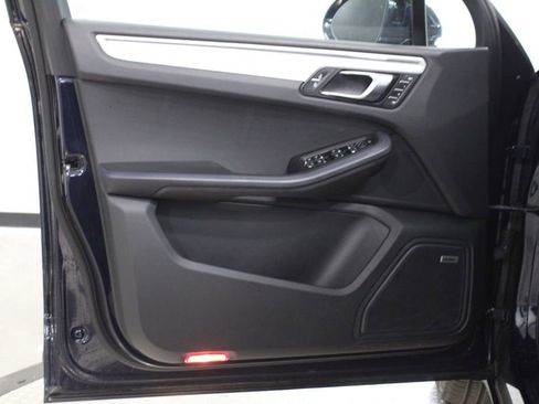 Certified 2022 Porsche Macan S AWD/4WD image 17