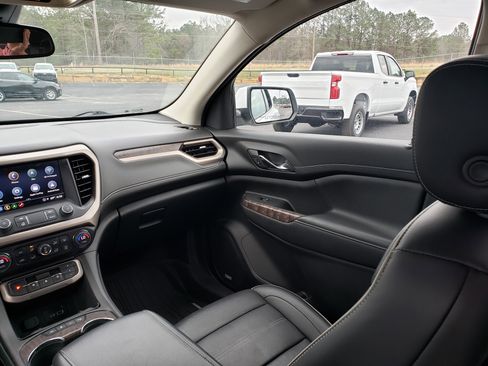 Used 2023 GMC Acadia Denali image 36