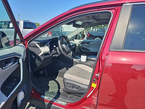 Used 2021 Toyota RAV4 XLE image 46