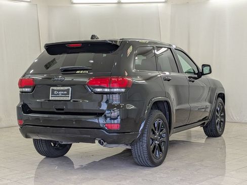 Used 2017 Jeep Grand Cherokee Altitude AWD/4WD image 9