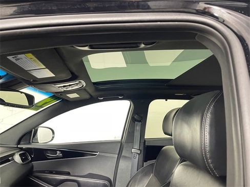 Used 2019 Kia Sorento SX image 17