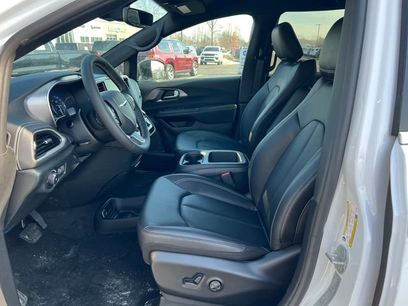 New 2026 Chrysler Pacifica Select