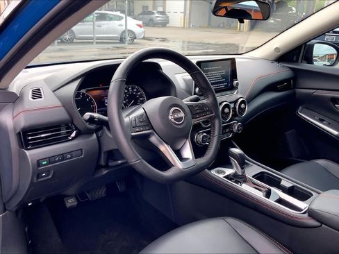 Used 2025 Nissan Sentra SR w/ SR Premium Package FWD image 17