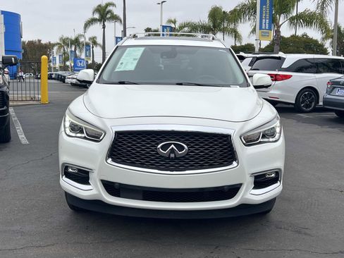 Used 2019 INFINITI QX60 Luxe w/ Essential Package FWD image 4