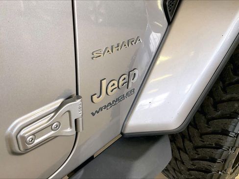 Used 2019 Jeep Wrangler Unlimited Sahara AWD/4WD image 31