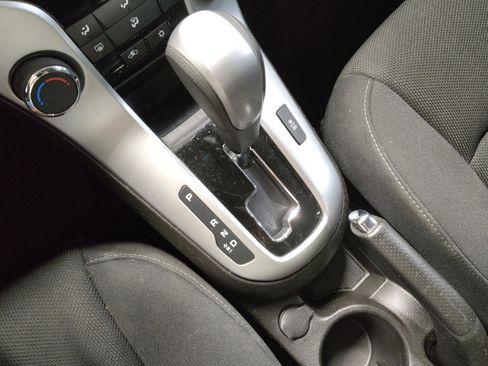 Used 2016 Chevrolet Cruze LT w/ Technology Package image 26