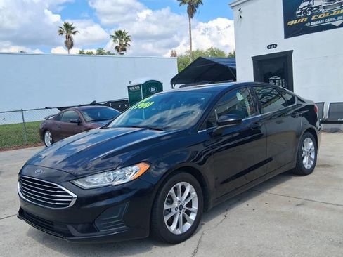 Used 2020 Ford Fusion SE image 3