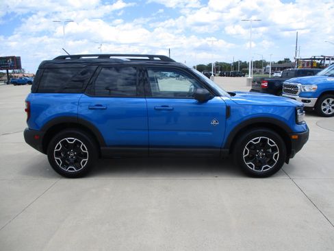 Used 2025 Ford Bronco Sport Outer Banks w/ Outer Banks Tech Package+ AWD/4WD image 7