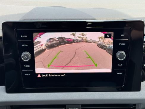 Used 2025 Volkswagen Jetta SE w/ Sunroof Package FWD image 26