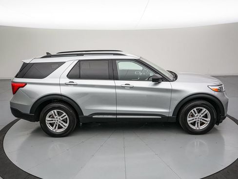 Certified 2024 Ford Explorer XLT w/ Equipment Group 202A AWD/4WD image 3