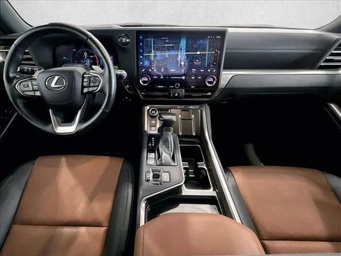 Used 2025 Lexus GX 550 w/ Cold Area Package AWD/4WD image 16