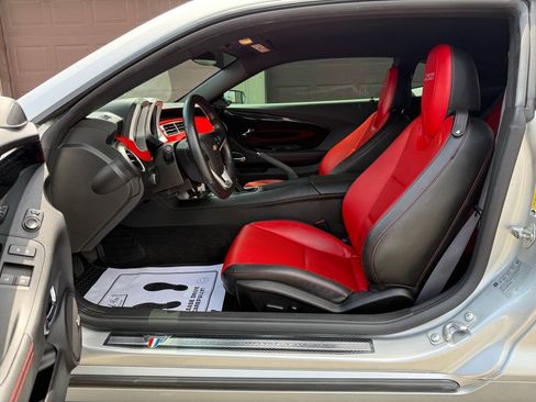Used 2015 Chevrolet Camaro SS w/ Commemorative Special Edition RWD image 7