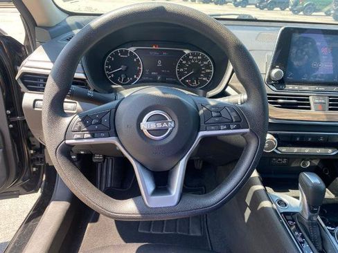 Used 2024 Nissan Altima 2.5 SV FWD image 18