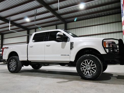 Used 2019 Ford F250 Lariat w/ Lariat Ultimate Package AWD/4WD image 15